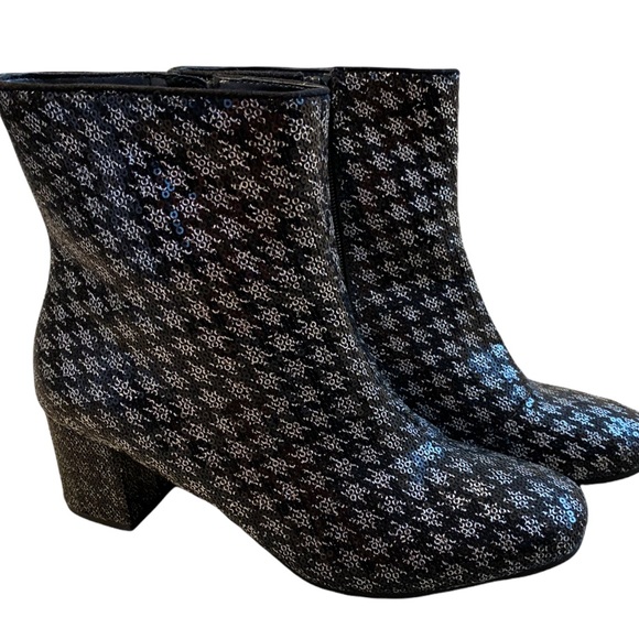 Amelia Grace booties - Picture 4 of 12